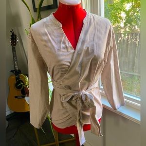 ✌🏻 J.Crew stretch cotton wrap blouse, size small, warm beige stripes